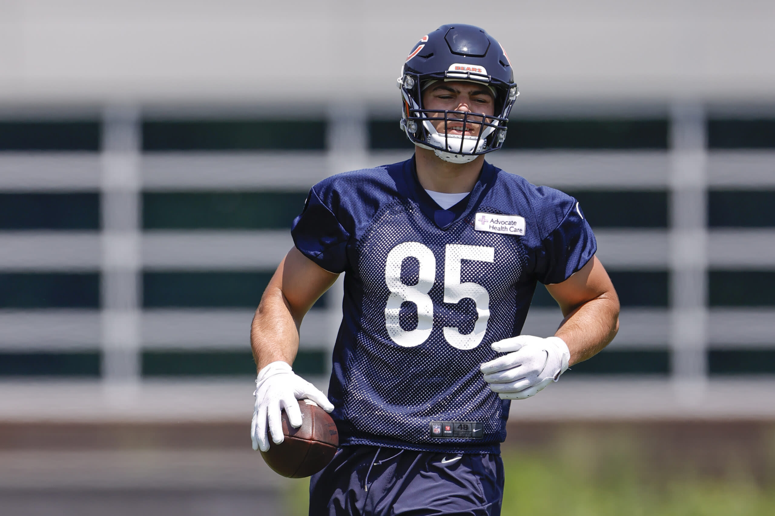 Bears 2024 minicamp Day 2: Cole Kmet, Braxton Jones held out of practice