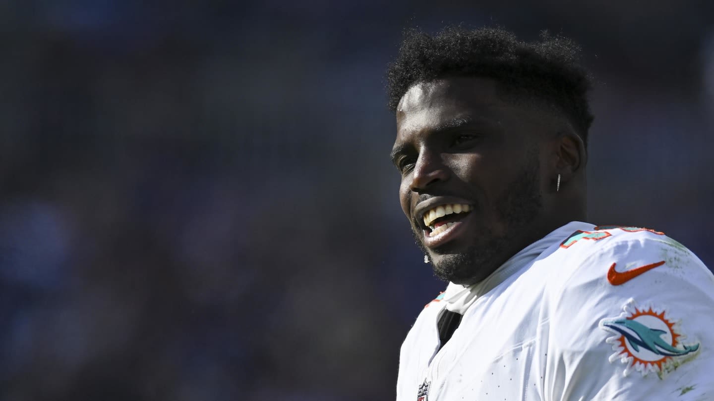 Dolphins WR Tyreek Hill includes surprising name over Josh Allen in his Top 5 QBs