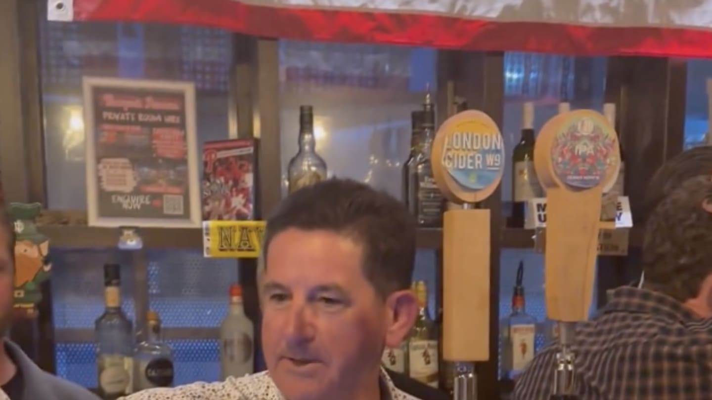 Rob Thomson Hung Out With Phillies Fans at Philadelphia-Themed Bar in London