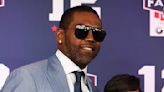 Patriots fans bring Randy Moss to tears at Tom Brady Hall of Fame Ceremony