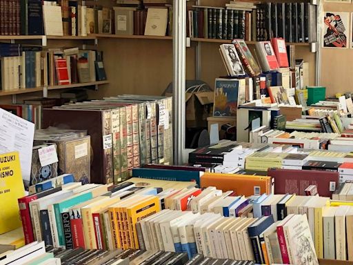 Cierra la Feria del Libro Antiguo en Ponferrada con escasas ventas y público reducido debido al mal tiempo