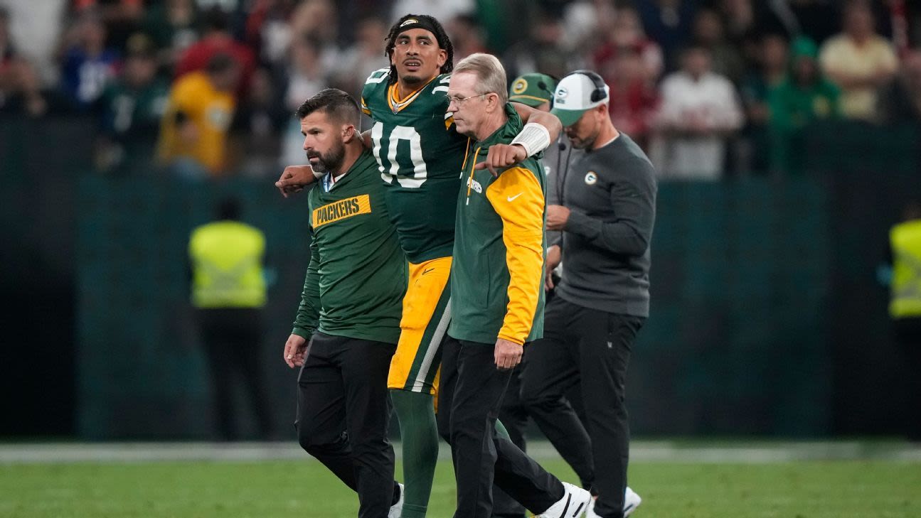 Packers' Love helped off after last-second injury