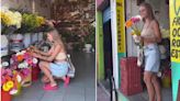 Mujer rusa regala flores a mexicanas, así fue su reacción