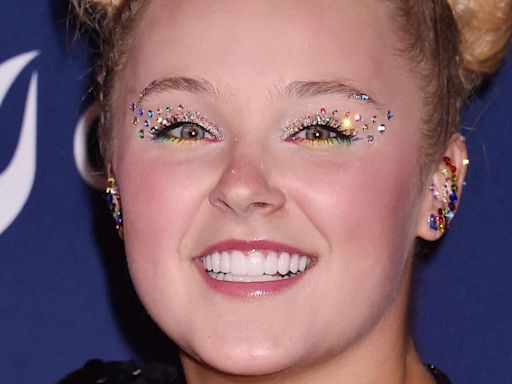 Fans Mock JoJo Siwa For Seemingly Getting Drunk In A Room By Herself On Her 21st Birthday