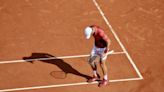 Novak Djokovick abandona Roland Garros tras sufrir una lesión en su rodilla derecha