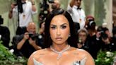 Demi Lovato se traga sus palabras y regresa a la gala del Met tras definirla como una pesadilla