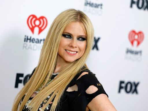 Avril Lavigne responds to bizarre conspiracy theory she died 20 years ago and was replaced by body double