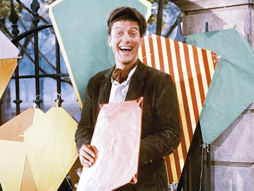 Dick Van Dyke 'still gets kidded' about his 'Mary Poppins' accent