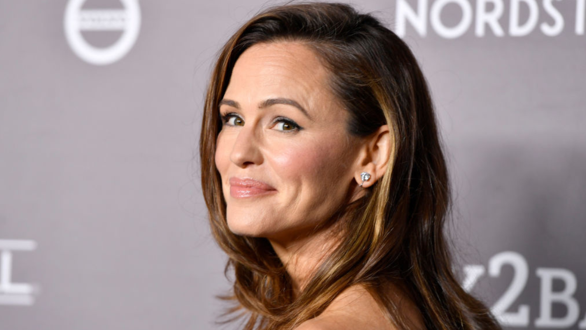 Jennifer Garner’s Reaction To Being Trapped In An Elevator Is A Must-See | iHeart