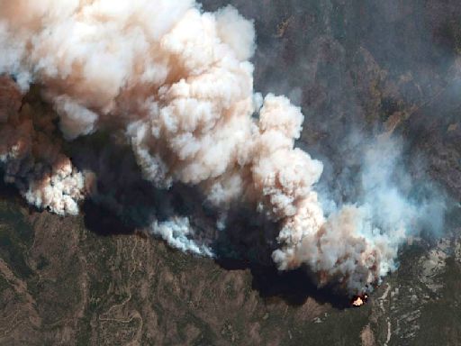 Cooler New Mexico weather aids big wildfire fight -- for now