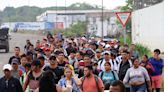 Una nueva caravana con cientos de migrantes parte de la frontera sur de México