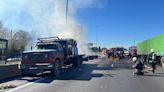 Un camión que transportaba papel en la Autopista Cantilo se incendió y desató un caos de tránsito