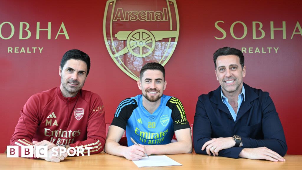 Jorginho: Arsenal's Italy midfielder signs contract extension