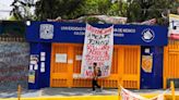 Autoridades del CCH Naucalpan entregan respuesta al pliego petitorio de alumnos que mantienen tomado el plantel | El Universal