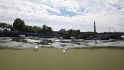 París 2024 suspende otra vez la práctica del triatlón en el río Sena por la contaminación del agua - La Tercera