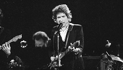Bob Dylan is giving fans a chance to relive his 1974 tour with the Band on a staggering 27-disc set