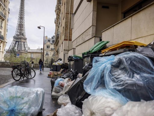 Striking Paris garbage collectors demand Olympic bonus
