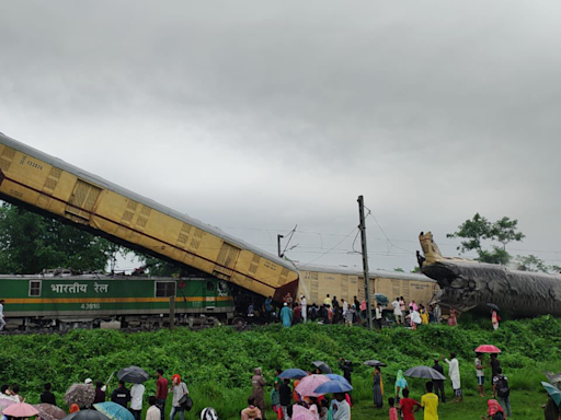 Kanchanjunga Express Accident : Injured assistant loco pilot may shed light on cause behind crash | Kolkata News - Times of India