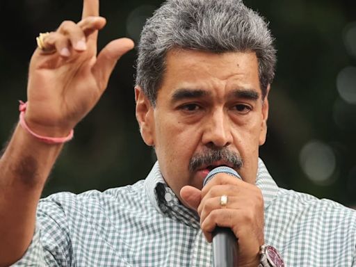 Nicolás Maduro pidió al espíritu de Diego Maradona que espante a Javier Milei y no lo deje dormir: “Hálale las patas”