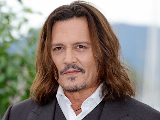 Johnny Depp muestra nueva sonrisa después de sorprender a los fans con dientes “podridos”