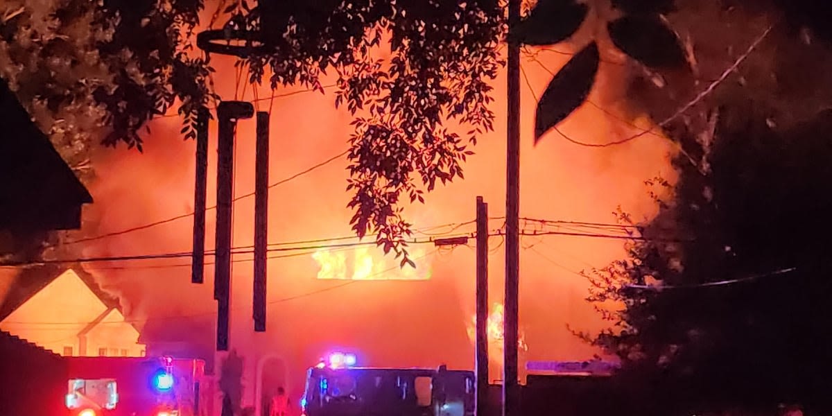 Shreveport firefighters battle large house fire in Broadmoor neighborhood