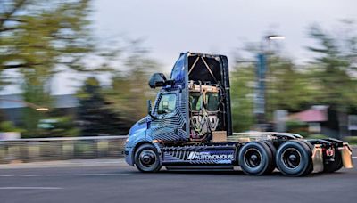Daimler Truck unveils electric autonomous Class 8 rig - TheTrucker.com