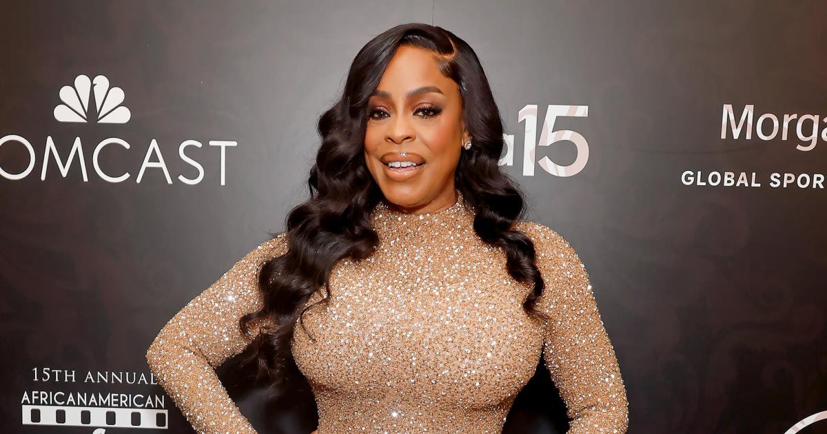 Niecy Nash-Betts’ Marital Advice Includes Champagne and Getting Naked