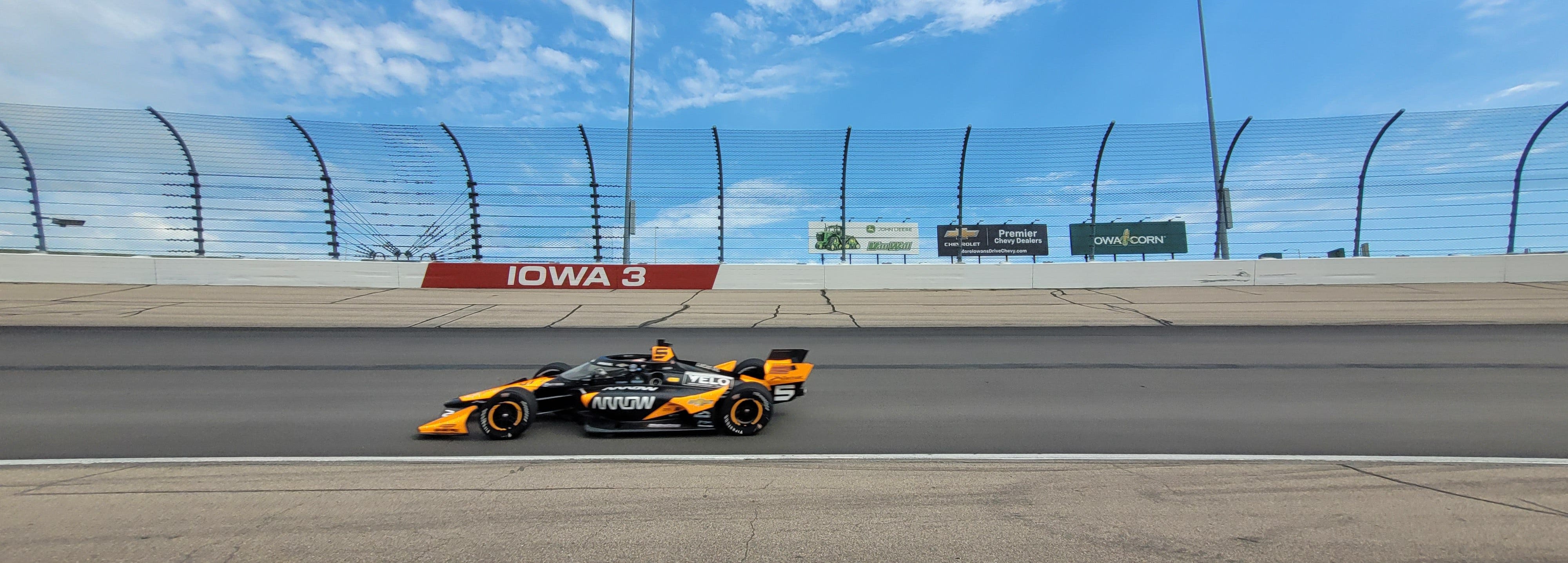 Hybrid cars debut on repaved Iowa Speedway during IndyCar tire test