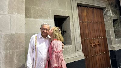 Beatriz Gutiérrez Müller comparte ‘romántica’ foto con AMLO para contar la historia del Archivo General de la Nación