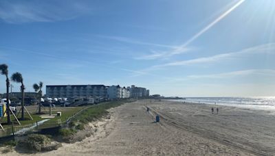 Galveston officials urge beach safety for Memorial Day Weekend as they anticipate strong rip currents | Houston Public Media