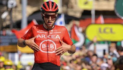 Tour de France: Tadej Pogačar moves into maillot jaune as Kévin Vauquelin solos to victory on stage 2