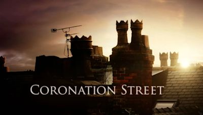 Corrie star signs new contract to keep him on the cobbles for another year