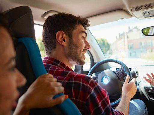 6 Things Frugal People Always Do When They Drive