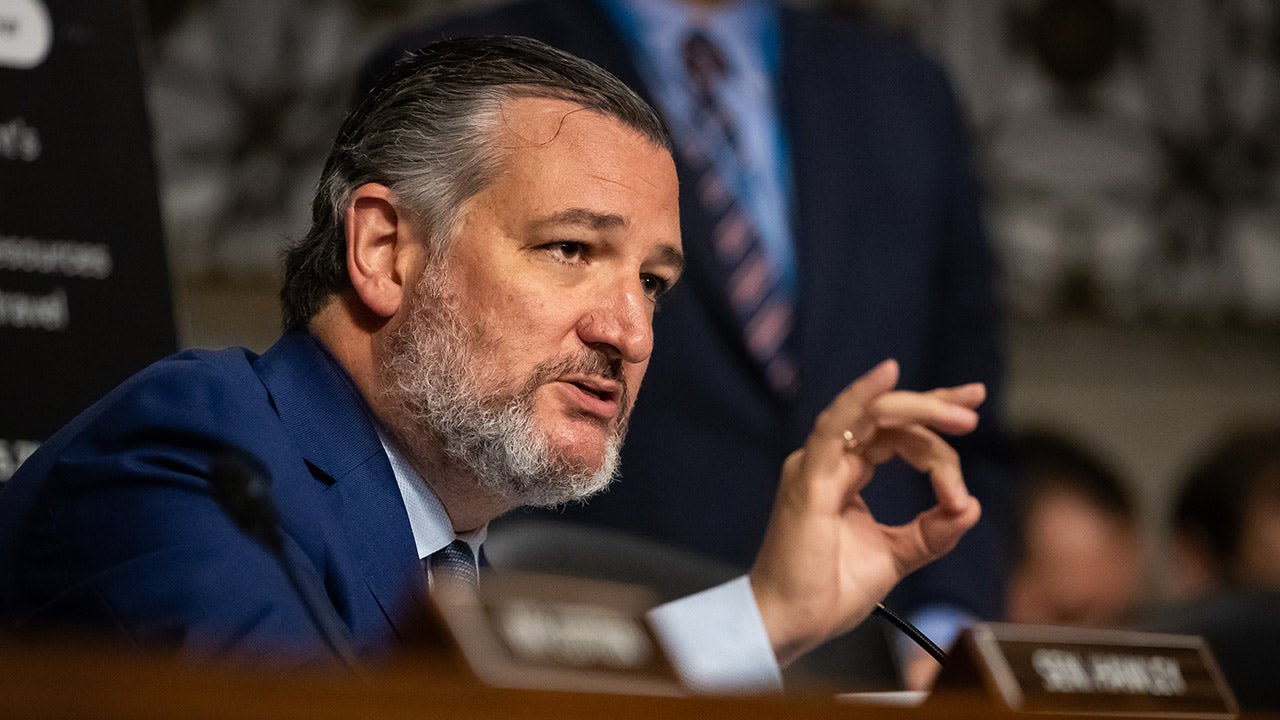 Cruz interrupted by anti-Israel agitator who yelled, 'F---ing Jews' during hearing on 'hate'