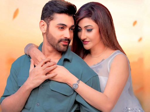 Roshni Kapoor and Ruslaan Mumtazs Duo Charms Audiences in Tu Rooh Me Samaya