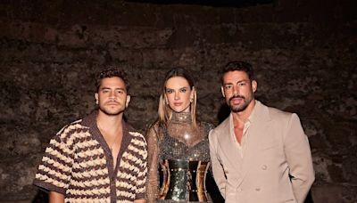 Cauã Reymond abre álbum com Alessandra Ambrosio e André Lamoglia em Sardenha, na Itália