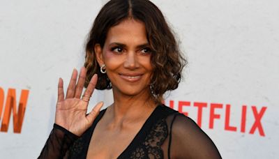 Halle Berry, audacieuse : à 57 ans, elle ose la robe totalement transparente en dentelle qui dévoile sa silhouette