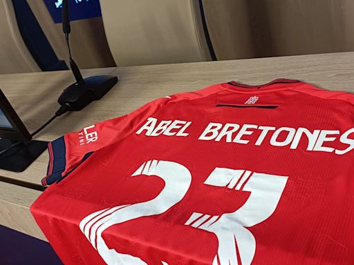 Abel Bretones presentado como nuevo jugador de Osasuna