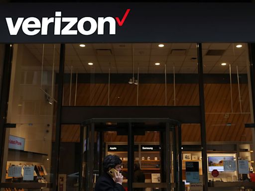 Verizon set to buy Frontier Communications in $20 billion deal