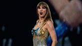 Taylor Swift's 'moving' handwritten notes to auction for £3k