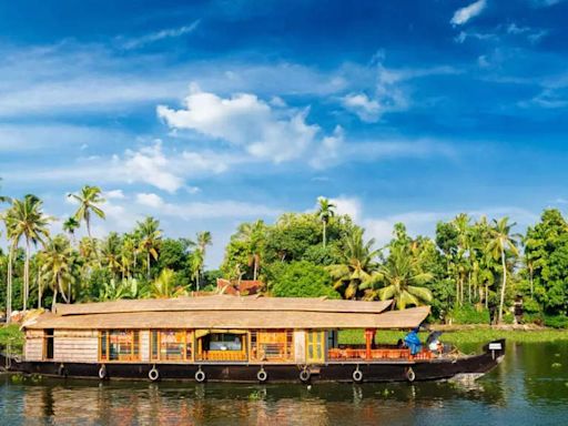 Unique houseboat experiences in India: From Kashmir to Kerala - Kerala Backwaters