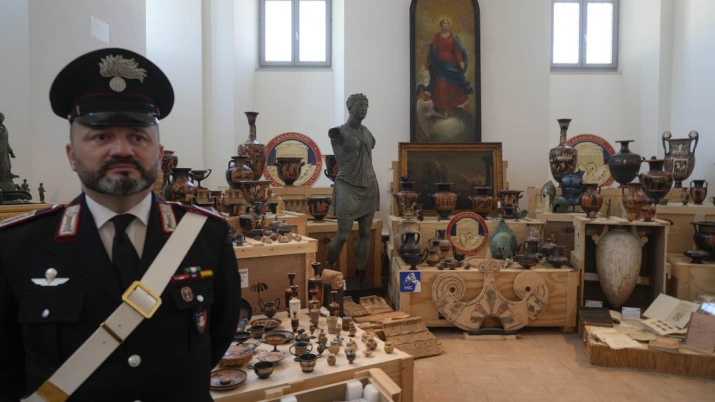 Looted antiquities: US vows more returns as Italy celebrates latest haul of 600 artifacts