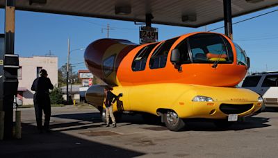 Oscar Mayer Wienermobile crashes on tollway, Illinois State Police say