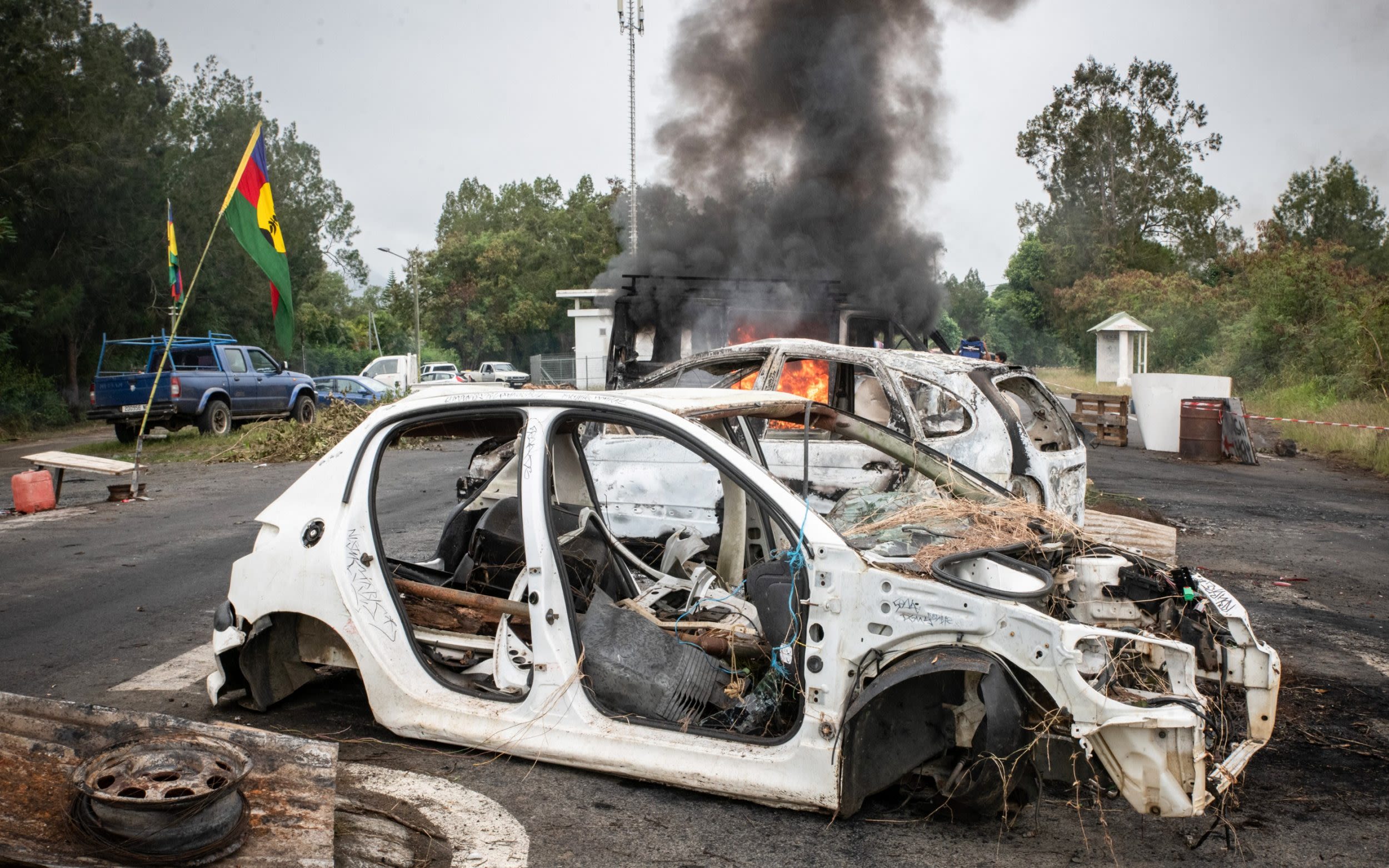 French forces launch ‘major operation’ to recapture New Caledonia airport road from rioters