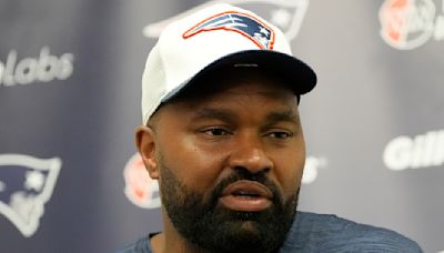 Jerod Mayo explains why he said Drake Maye outplayed starting QB Jacoby Brissett