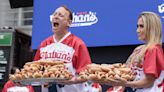El rey del "hot dog" se corona de nuevo en el concurso de tragones de Nueva York