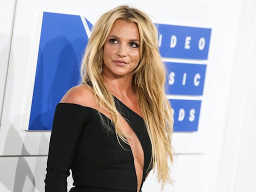 Britney Spears Cracks Windshield Of Car In First Sighting After Settling Lawsuit