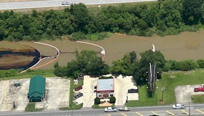 Oil spill closes section of Bayou Lafourche; officials say water is safe but urge conservation