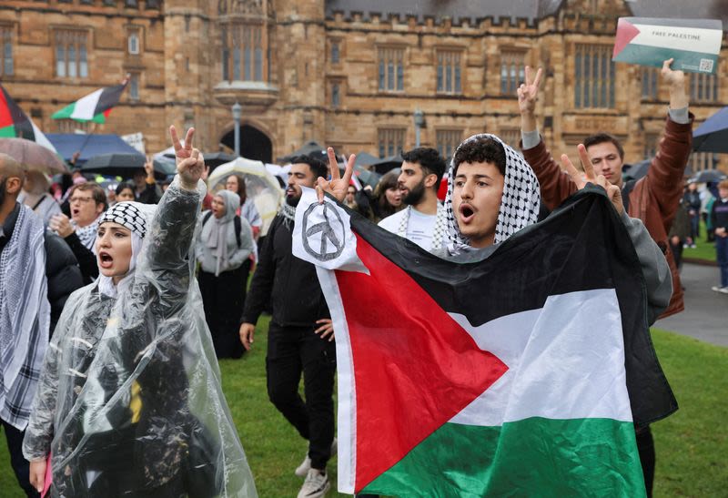 'Show solidarity': Pro-Palestinian protesters camp across Australian universities