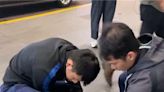 囂張「白牌車司機」拒檢 倒車逆行還想逃！航警壓制逮人 - 社會